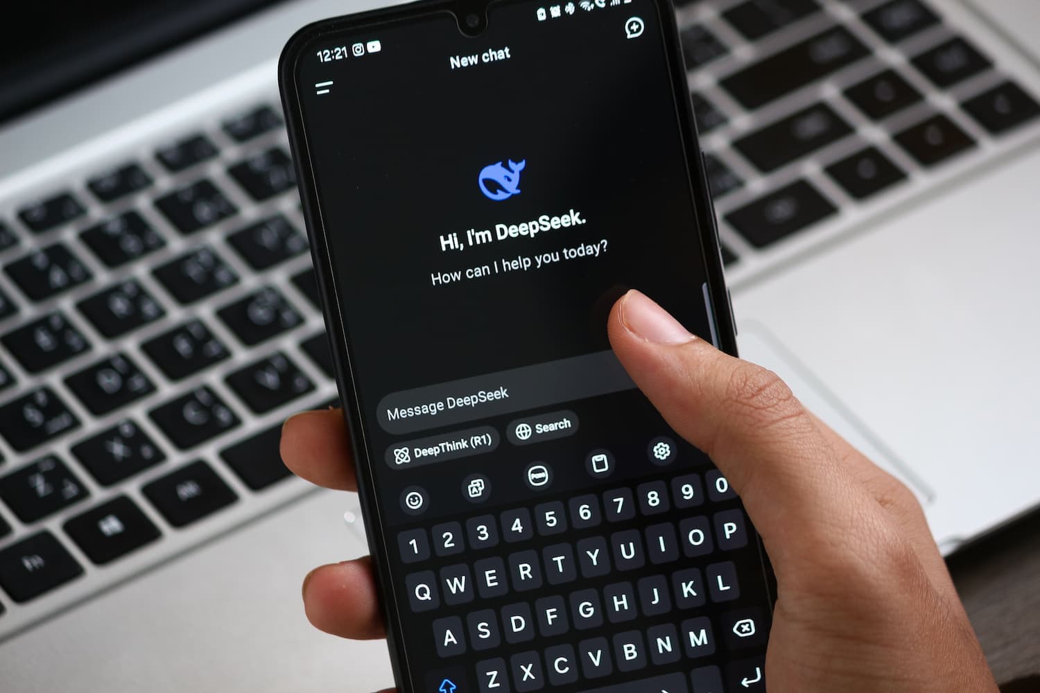 Person holding a phone, and use DeepSeek AI chat.